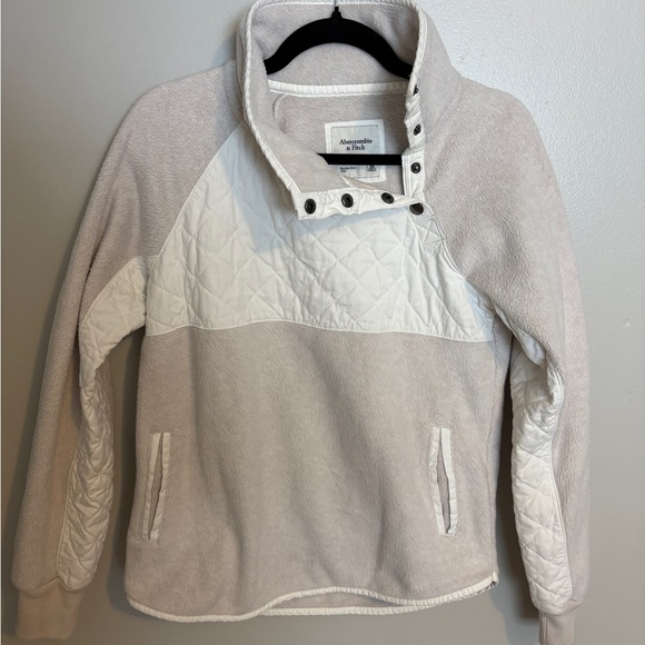 Abercrombie & Fitch Beige and Tan Quilted Pullover - Picture 3 of 5